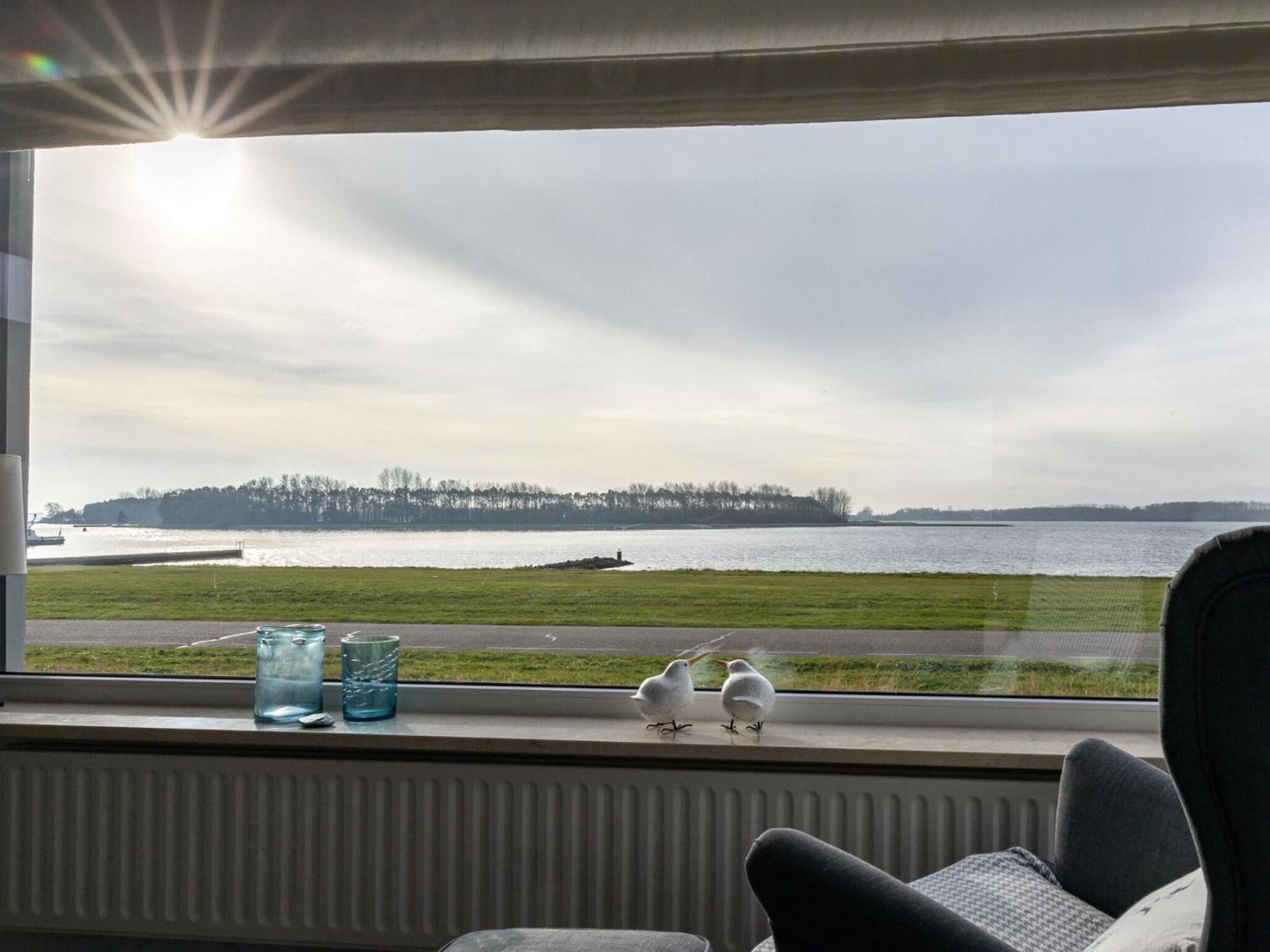 Beautiful, Luxurious On The Veerse Vakantiehuis